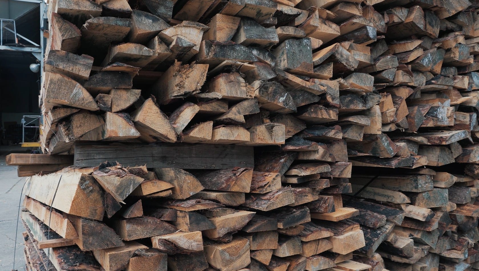 동화기업, 산불 피해목 재활용해 'APEC 정상회의' 협찬사에 보드 납품